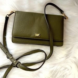 Michael kors crossbody